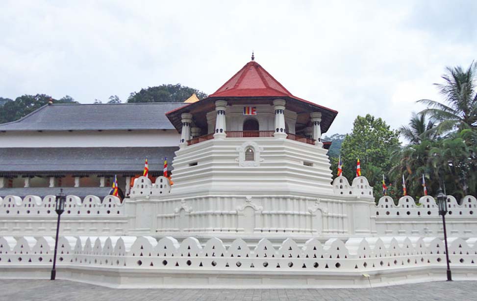 inora-travel-lanka-6-Days-Daladamaligawa