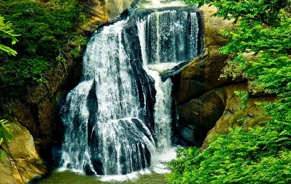 Dunhinda Falls Inora Tour Sri Lanka