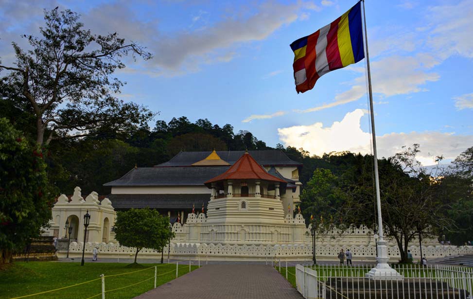 Kandy Tooth Relic Temple Inora Tour Sri Lanka